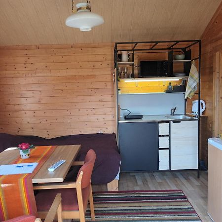 Hueueru Puhkemajad Guest House Huuru ภายนอก รูปภาพ