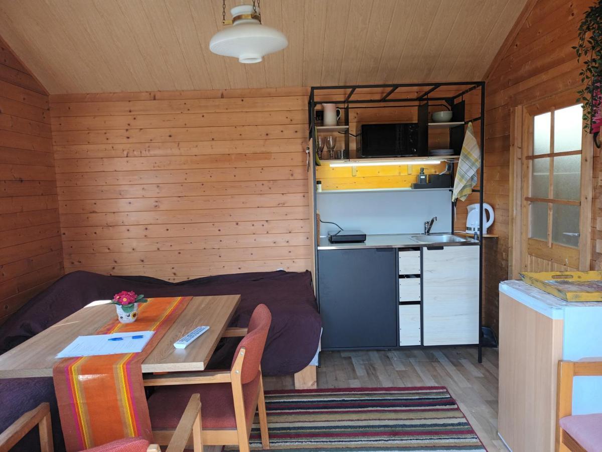 Hueueru Puhkemajad Guest House Huuru ภายนอก รูปภาพ