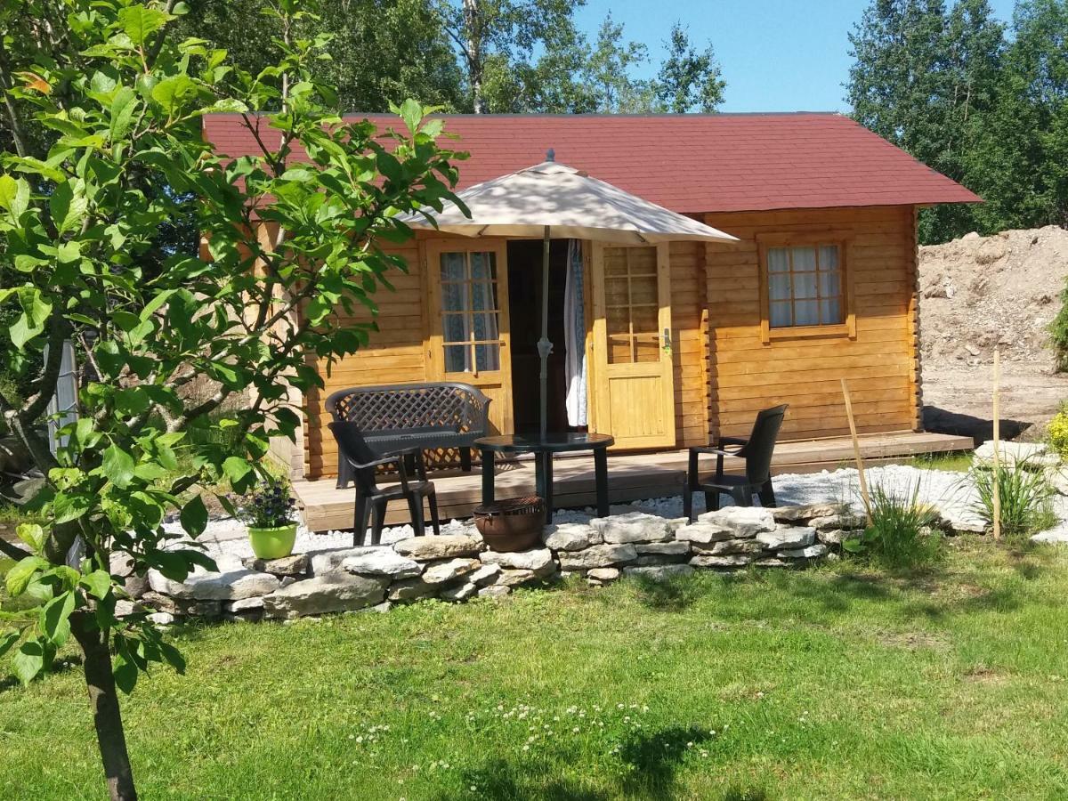 Hueueru Puhkemajad Guest House Huuru ภายนอก รูปภาพ