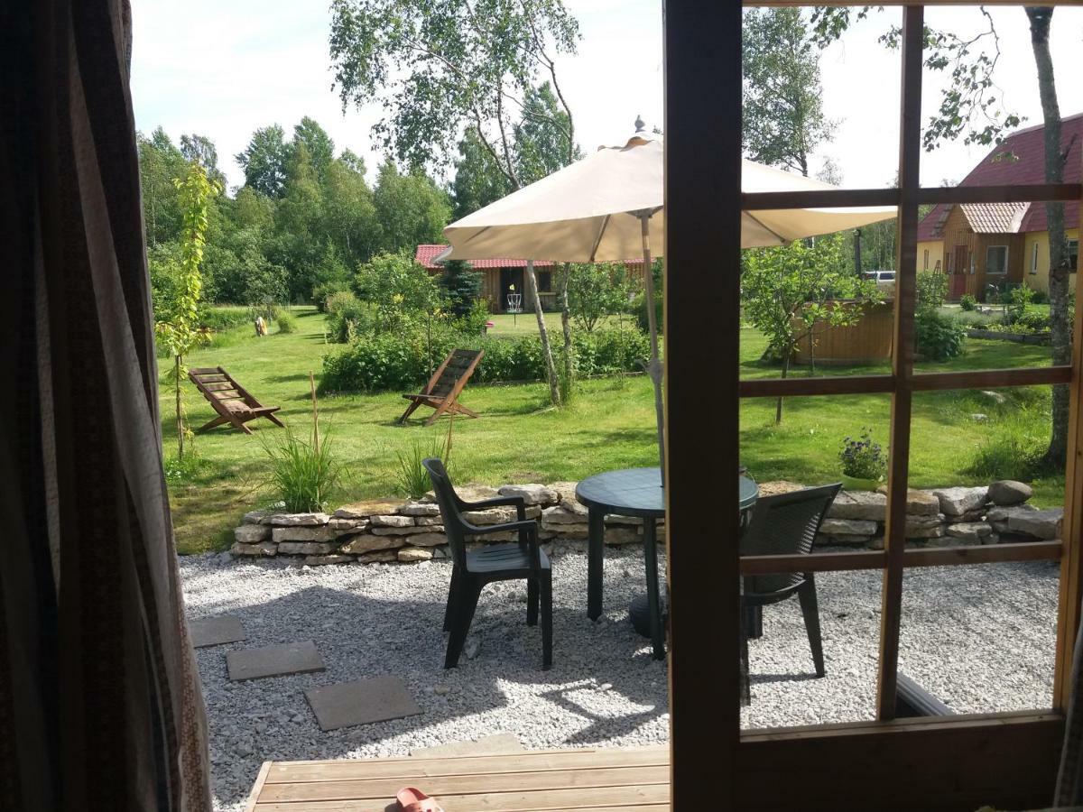 Hueueru Puhkemajad Guest House Huuru ภายนอก รูปภาพ
