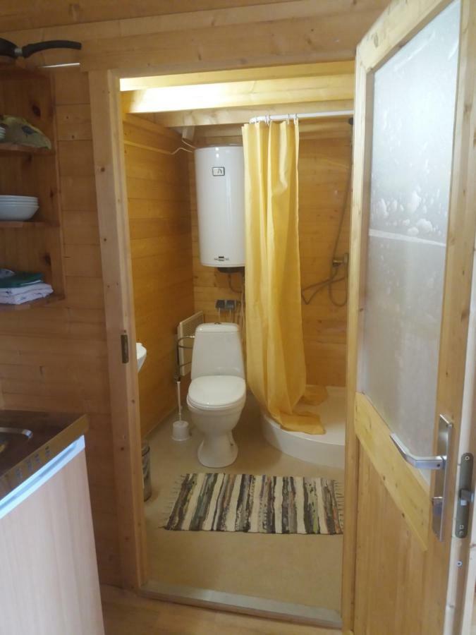 Hueueru Puhkemajad Guest House Huuru ภายนอก รูปภาพ